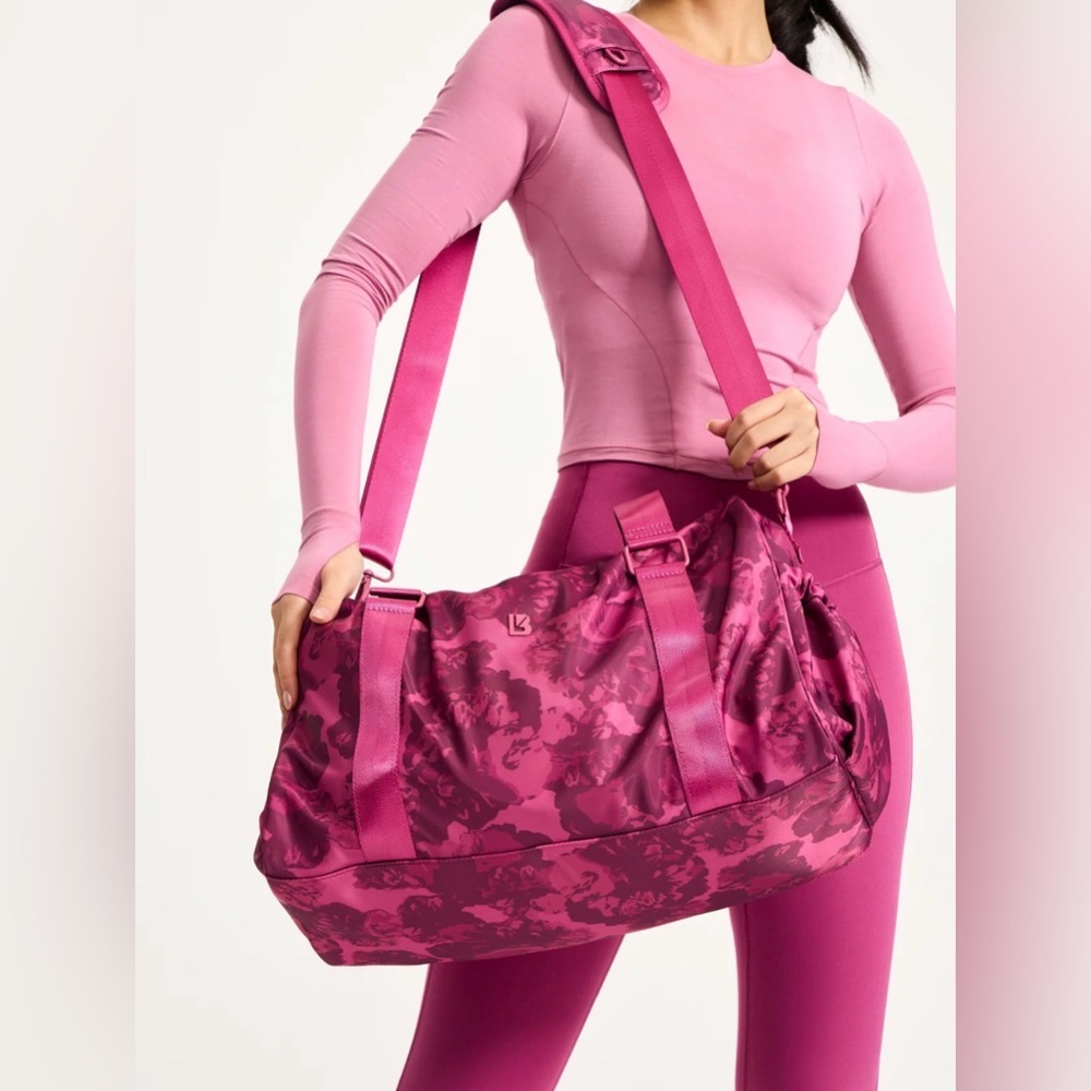 NWOT Buffbunny Empire Dahlia Everyday Duffle